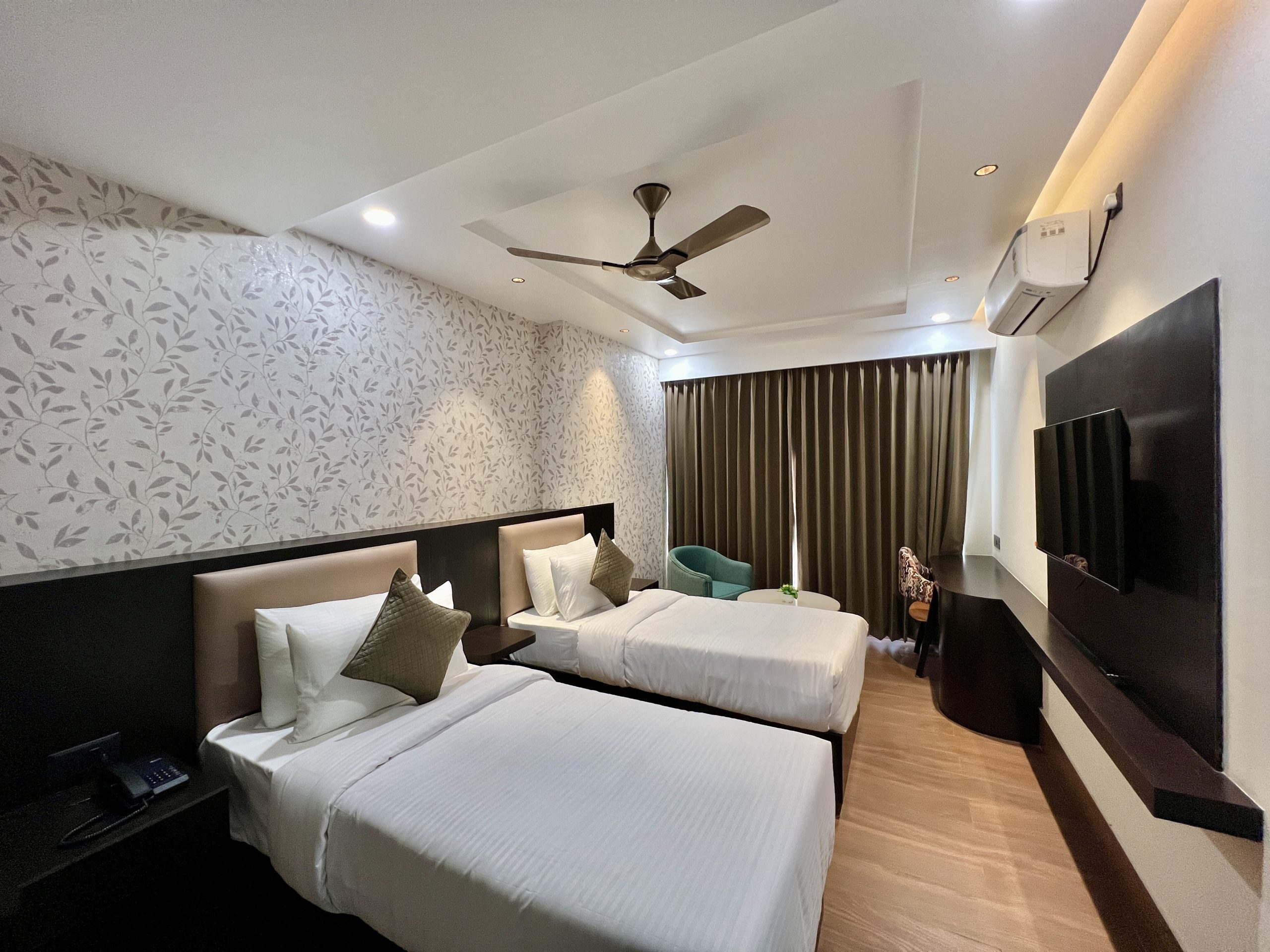 Premium Twin Bed Room