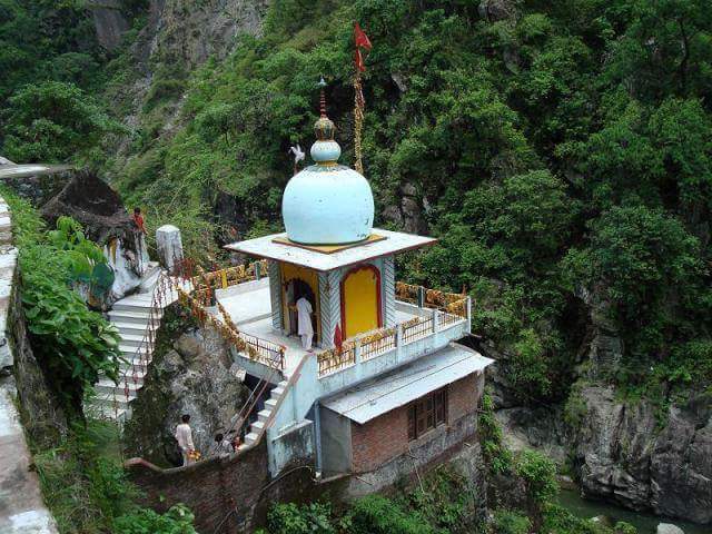 A holy place on the bank of Khoh river, Durga Devi Temple is a must visit place in Kotdwar. Located at about 9 km from Kotdwar, Durga Devi temple is a Goddess Durga Mata temple and an important place to worship in Kotdwar. Durga Devi temple is magnificently situated on the slant of a hill near the road to Pauri