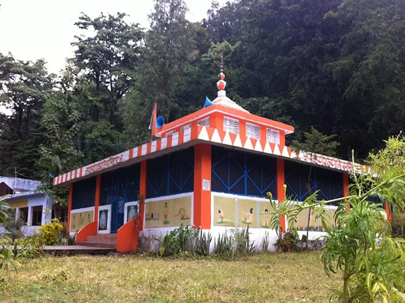 A Siddh Peeth of Rishi Kanva, the holy place of Kanvashram is a historical place to visit near Kotdwara. Located at 14 km from the Gate of Garhwal – Kotdwara, Kanvashram is visited by tourists searching for divine peace and solitude. Kanvashram is also mentioned in many Veda’s and Hindu Manuscripts.